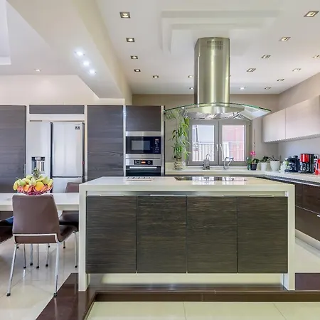 Evgenias Luxury With Rooftop Pool Διαμέρισμα *