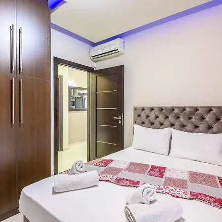 Evgenias Luxury With Rooftop Pool